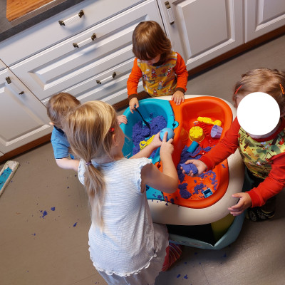Kineticsand Kineticsand